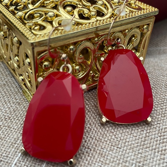 Vintage Jewelry - 🌟♥️Vintage Gold and Red Drop Pierced Earrings♥️🌟Preloved